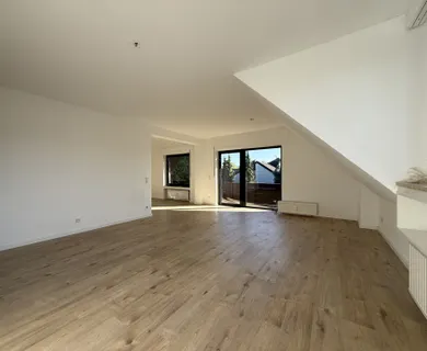 ATTRAKTIVE DG-WOHNUNG MIT SÜDBALKON IN ST. TÖNIS!