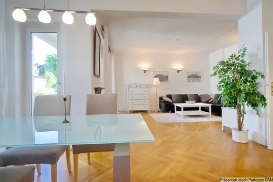 Sehr helle, möblierte 2-Zimmer-Wohnung mit Balkon und Parkettboden, Stadtteil Pempelfort, bis April 2027 zu vermieten