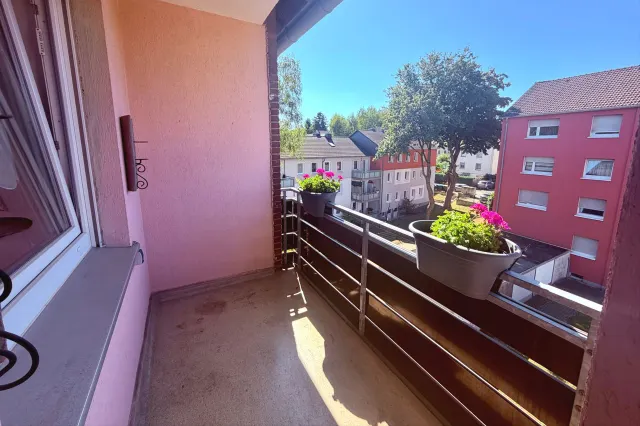 Balkon - wird noch vergrössert durch Sanierung!