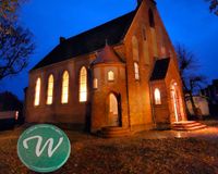 Die Liegenschaft bei Nacht