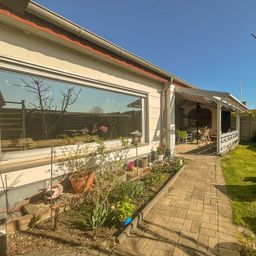 Verkauft! Ebenerdiger Bungalow mit viel Nutzfläche in begehrter Lage!