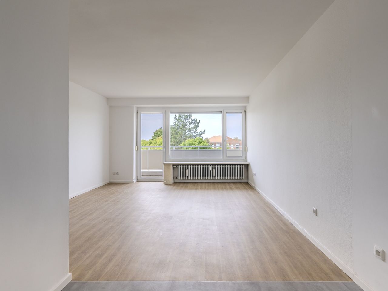 Blick Küche zum Wohnzimmer