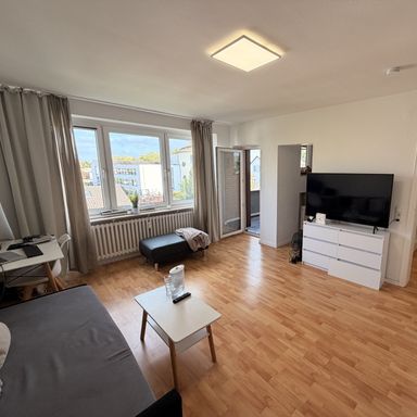 Düsseldorf-Heerdt! 1-Zimmer-Apartment mit großem Balkon und Einbauküche!