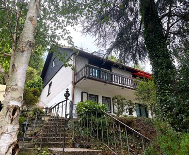 Großzügiges Mehrgenerationenhaus 
in zentrumsnaher Lage von Wiehl!