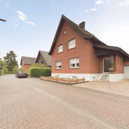 Einzugsbereite Wohnoase: Stilvoll renoviertes Einfamilienhaus auf ca. 924 m² Sonnengrundstück