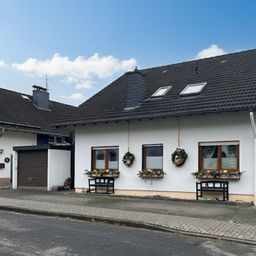 Großzügiges Einfamilienhaus mit Einliegerwohnung in bevorzugter Lage von Siegen-Eiserfeld!