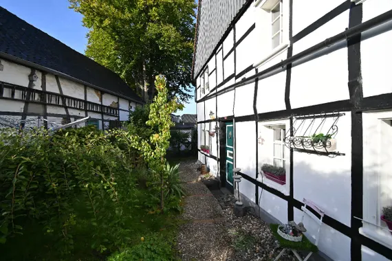 *** Provisionsfrei: Denkmalobjekt mit Gartenidylle in Solingen-Aufderhöhe ....***