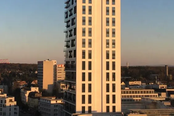 Sachsenhausen (8065917) – Wahrzeichen Henninger Turm, wenn Wohnen zum Erlebnis wird!