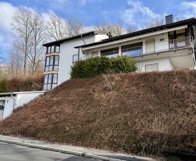 Großzügiges Einfamilienhaus mit Aufzug, Sauna und schönem Ausblick!