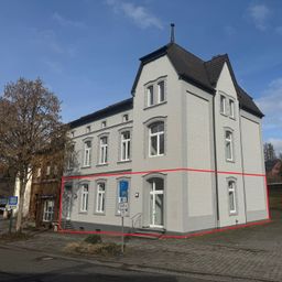 Attraktive Praxis- oder Bürofläche im Erdgeschoss mit Stellplätzen und optionaler Lagerfläche!