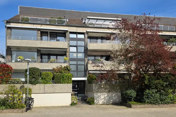 Gibt es nicht ? - Doch genau hier ! Klassische Terrassen-Wohnung in bester Lage von Norf