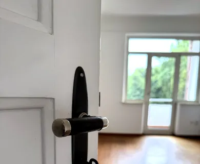 Klug geschnittene und perfekt gelegene 2-Zimmer-Altbauwohnung in Eimsbüttel
*** Provisionsfrei ***