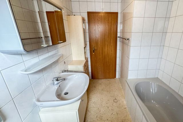 Tageslichtbad mit Wanne und WC OG