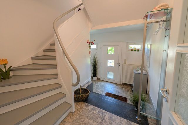 Treppe zum Obergeschoss