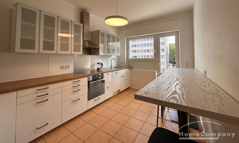 K&uuml;che mit Balkon