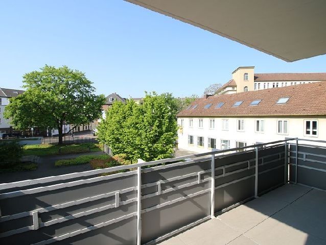 MODERNE 3-ZIMMERWOHNUNG MIT BALKON IN DER KREFELDER INNENSTADT ZU MIETEN - Photo 3