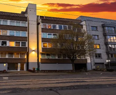 D-DORF-FLINGERN: 2-ZIMMERWOHNUNG MIT AUFZUG, BALKON UND BLICK INS GRÜNE ZU KAUFEN!