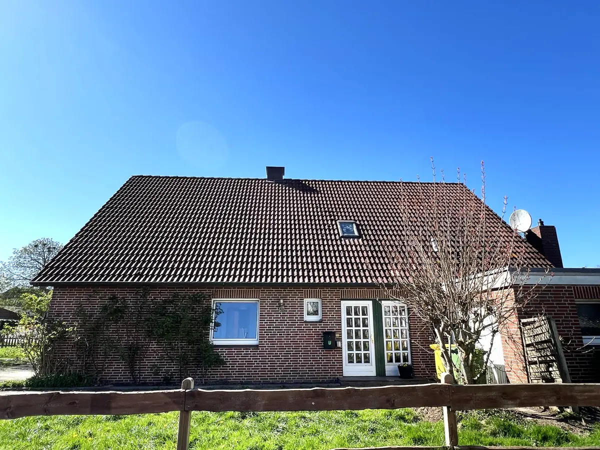 Hausansicht mit Eingang