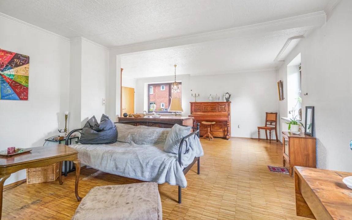 Einfamilienhaus mit Sanierungsbedarf, viel Potenzial in sehr guter Lage