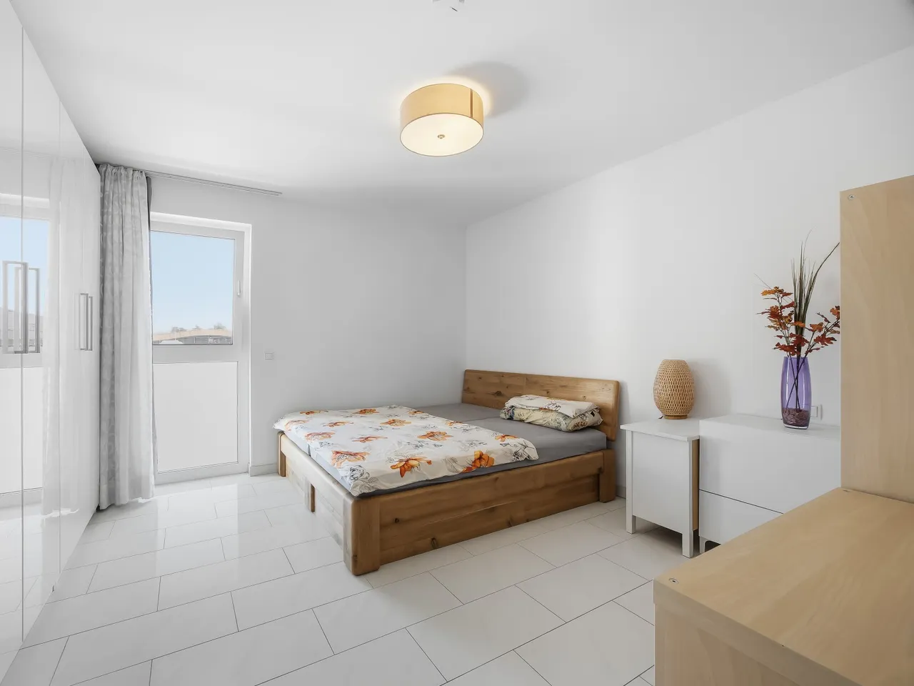 Geräumiges Schlafzimmer