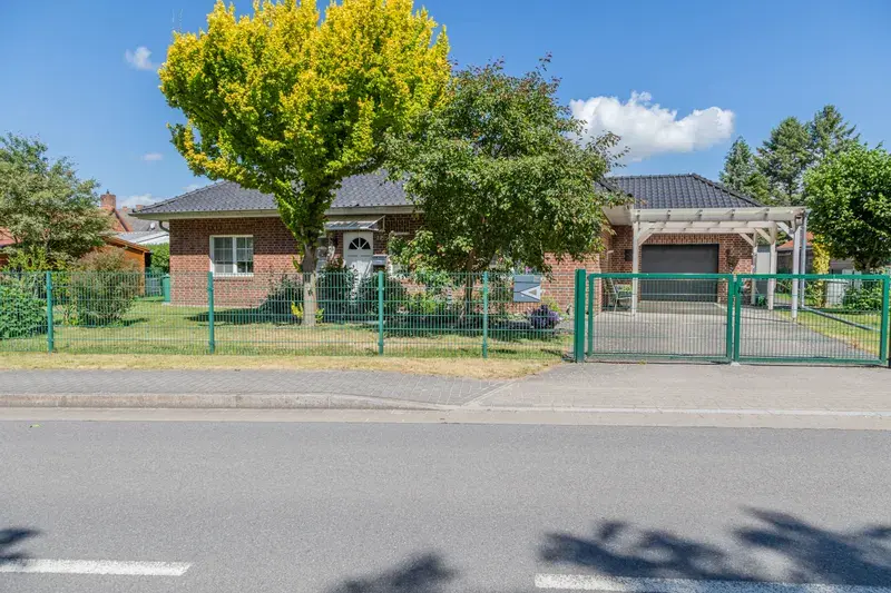 Einfamilienhaus mit Garage