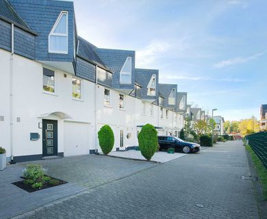 Traumhaft saniertes Reihenmittelhaus mit Einzelgarage in Ratingen-Süd