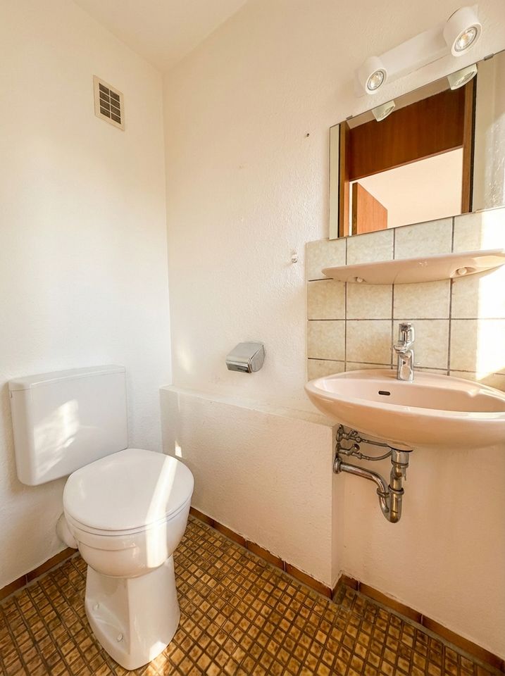 separate Toilette