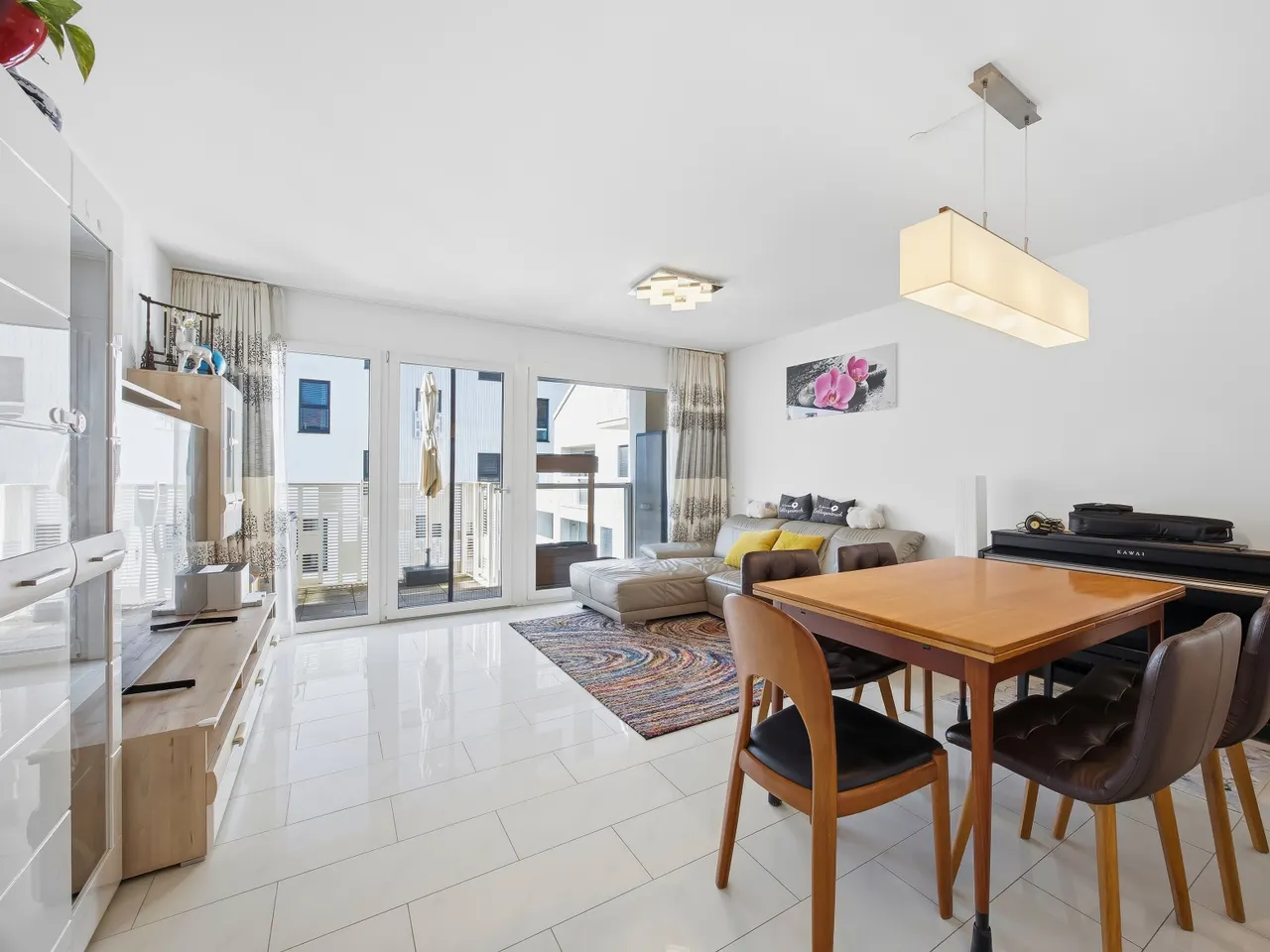 Heller Wohn-/Essbereich