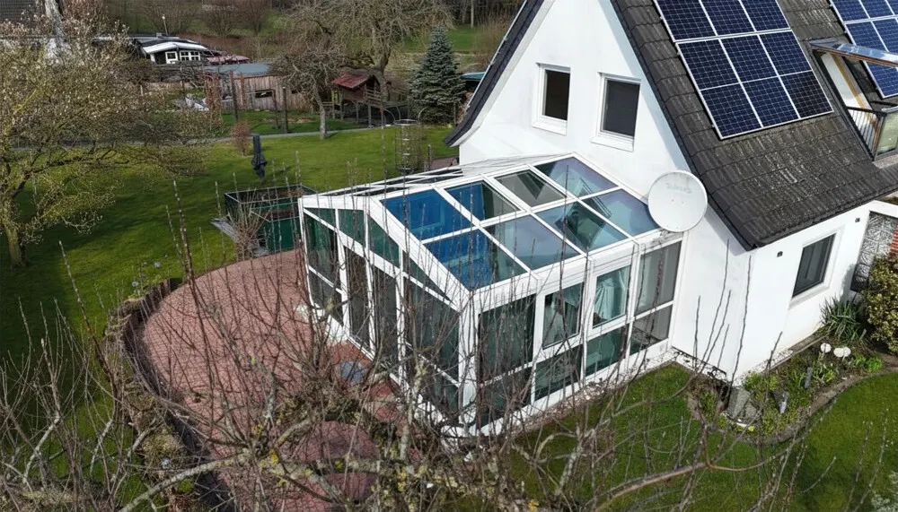 auch mit Terrassenbereich