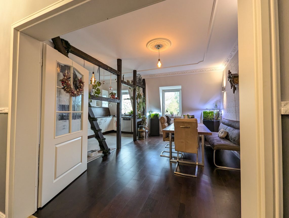 Provisionsfrei - Stilvolle luftig geschnittene Dachgeschoss-Wohnung in Meiderich