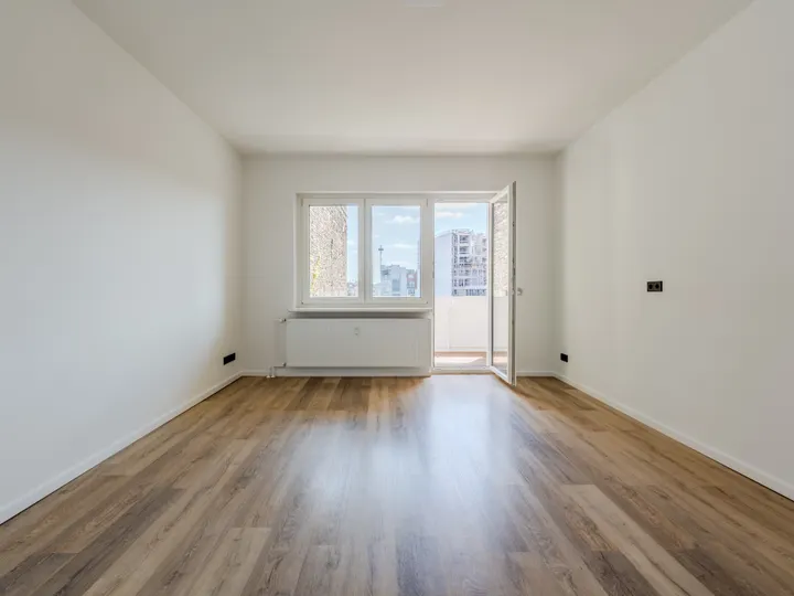 Sonnenbalkon trifft Kudamm-Blick – Hochwertig modernisierte 4 Zimmerwohnung !