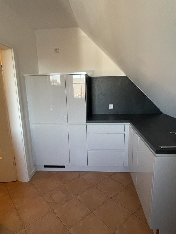 Frisch renovierte Maisonettenwohnung mit Küche in bester Neukirchen-Vluyn - Photo 1
