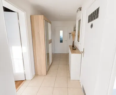 Großzügige Dachgeschosswohnung in zentraler Lage von Unna-Massen - Photo 1
