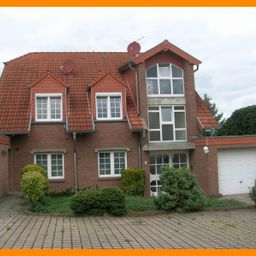 Ruhige Wohnung in 4-Familienhaus mit Süd-Balkon. Hund und Katze willkommen.