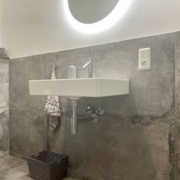 Haus im Haus – Luxuriöse, anspruchsvoll ausgestattete Erdgeschosswohnung mit zwei Wohnbereichen!