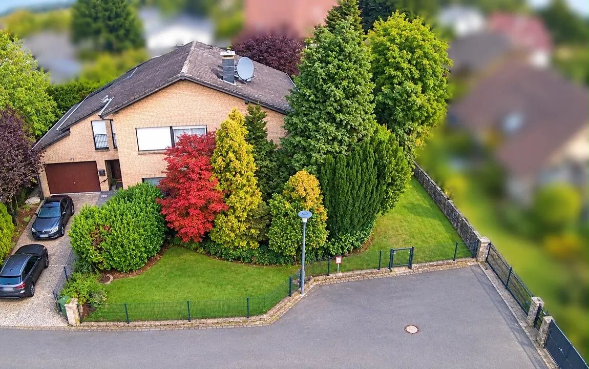 2-Familienhaus mit Baugrundstück und Potenzial für vielseitige Nutzung
