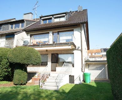 Komplett bezugsfrei: 2-Fam.-Eckhaus mit ca. 227 m² wohnlich ausgebauter Fläche in Köln-Dünnwald!
