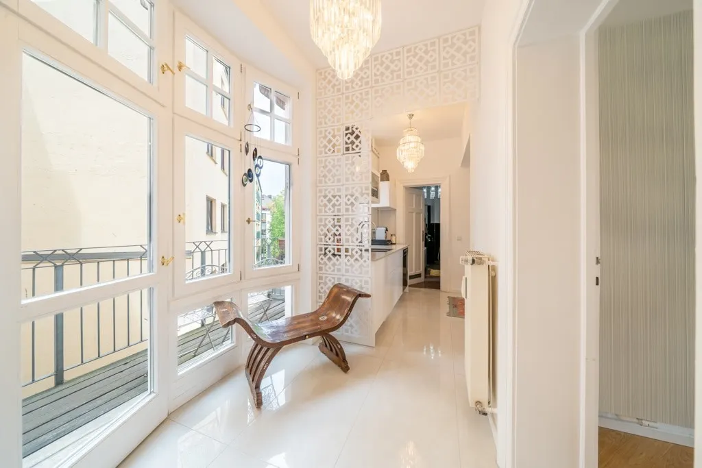 Blick auf Balkon und Küche