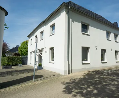 Kamp-Lintfort: Mehrgenerationenhaus auf traumhaftem Grundstück!