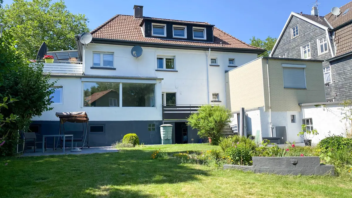 Viel Platz im Gartengrundstück und auf den Terrassen