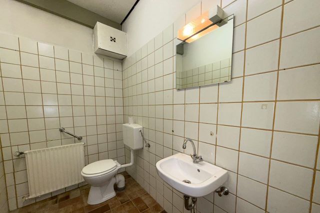 Badezimmer (hinten)