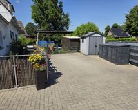 Parkfläche vor dem Haus