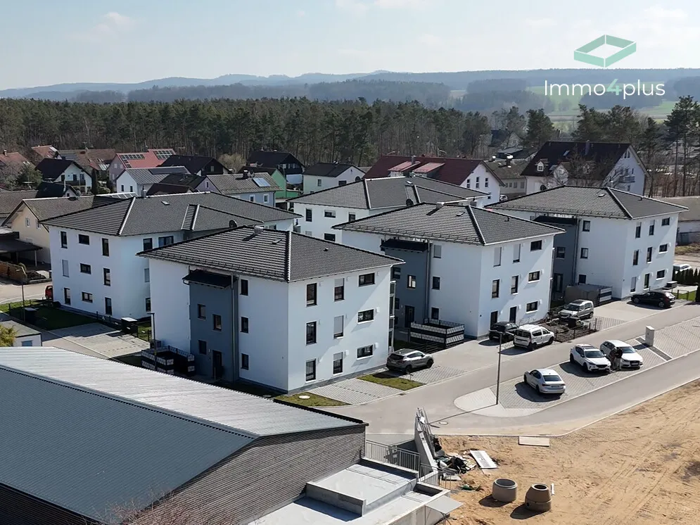 ERSTBEZUG: Hochwertige 2 Zimmer Neubauwohnung mit Südbalkon, Einbauküche und 2 Stellplätzen!