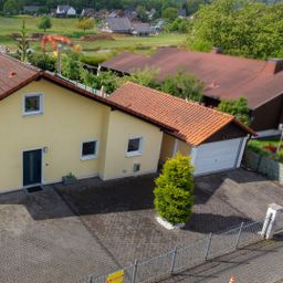 ***RESERVIERT***Ruhiges Wohnen am Ortsrand: Gepflegtes Zuhause mit Wintergarten, Balkonkraftwerk und Garten!