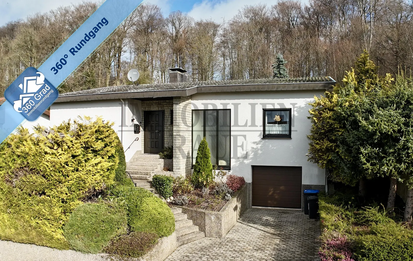 WOHNEN AM WALDRAND - BUNGALOW MIT GROSSEM GARTEN, KAMIN UND GARAGE IN SACKGASSE VON FRIEDRICHSTHAL