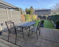 Terrasse und Blick in den Garten