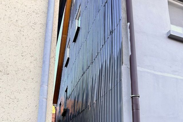 verkleidete Aussenwand zum Nachbar