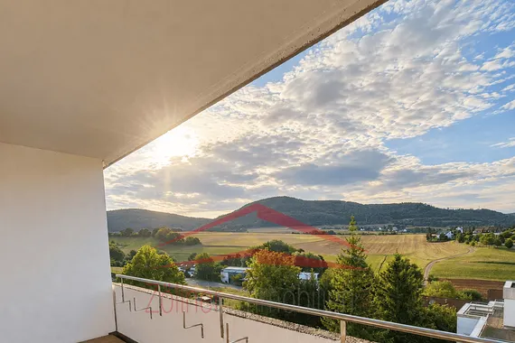 *ERSTBEZUG NACH SANIERUNG* Tolle 3-Zimmer Wohnung mit 2 Balkonen und Ausblick