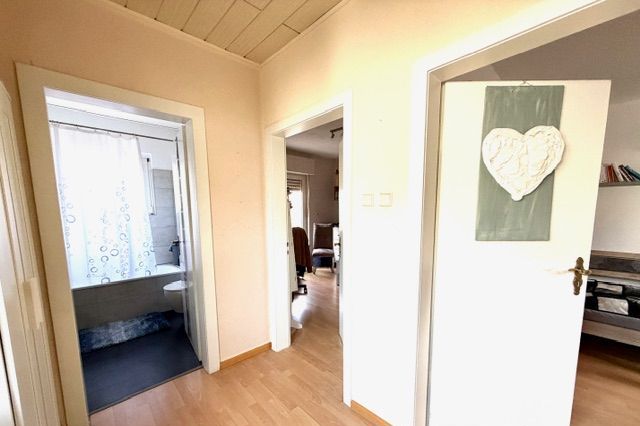 1.Obergeschoss (2 Zimmer, Bad & Balkon)