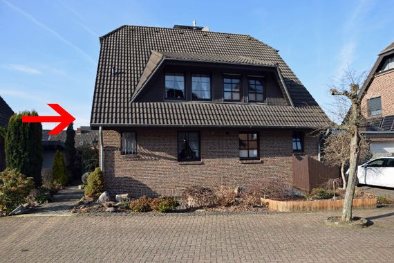 Zentral und dennoch ruhig: Solide Doppelhaushälfte mit kleinem Garten in 47929 Grefrath!